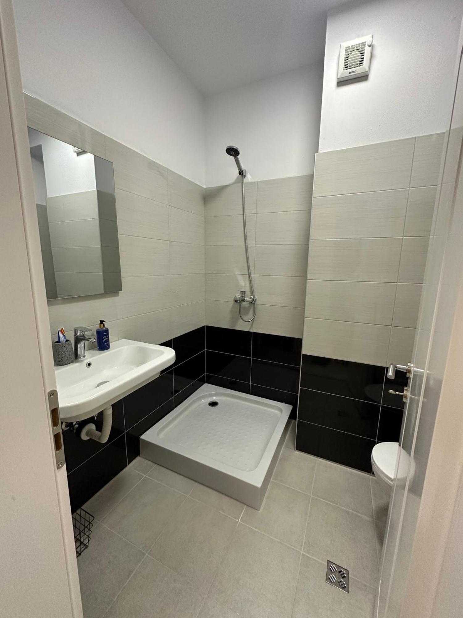 New Bazar - 2 Rooms Apartment Тирана Экстерьер фото